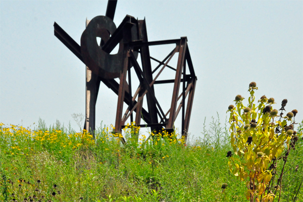 Mark di Suvero's No Fuss piece of art